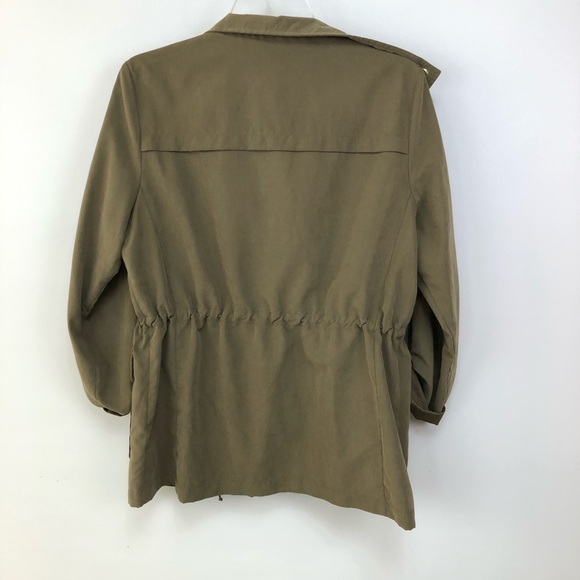 Green button down - Picture 3 of 3